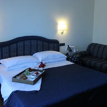 Yachting Mistral 3*