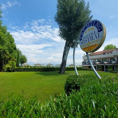 Hotel Yachting Mistral 3*