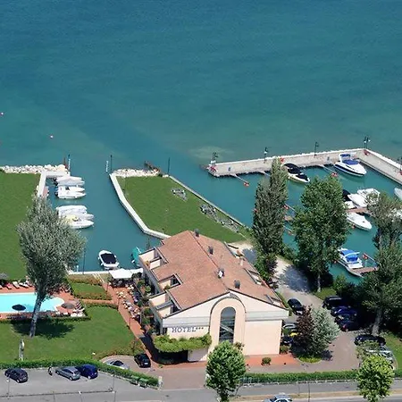 Yachting Mistral Hotel 3*