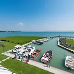 Yachting Mistral Hotell