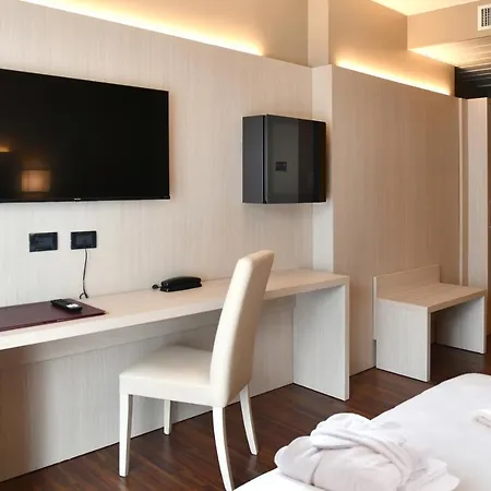 Hotel Yachting Mistral 3*