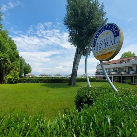 Yachting Mistral Hotel