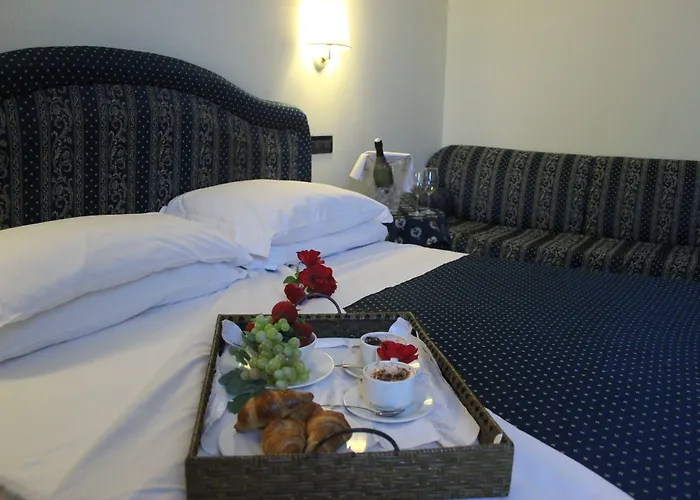 Hotell Yachting Mistral Sirmione