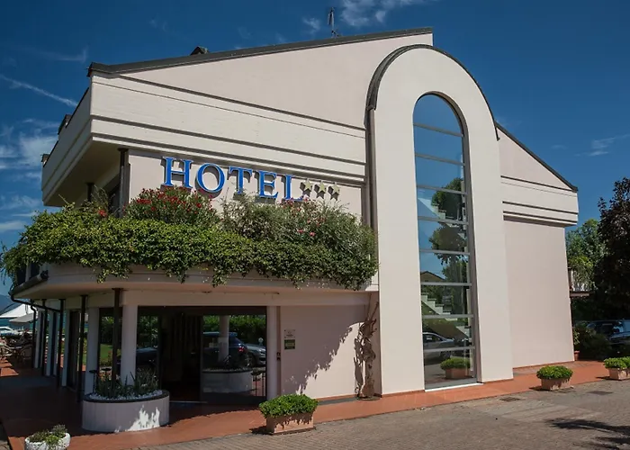 Yachting Mistral Hotell